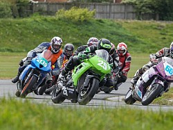 Round the outside in turn 1 Aintree round 1 2017 #139 